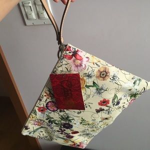 Carlos Santana’s large clutch bag